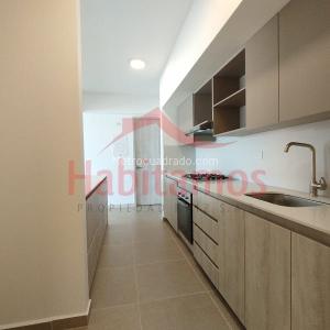 Apartamento de 3 alcobas en arriendo en El Poblado, Medellín, 140 m² · foto 3 de 20