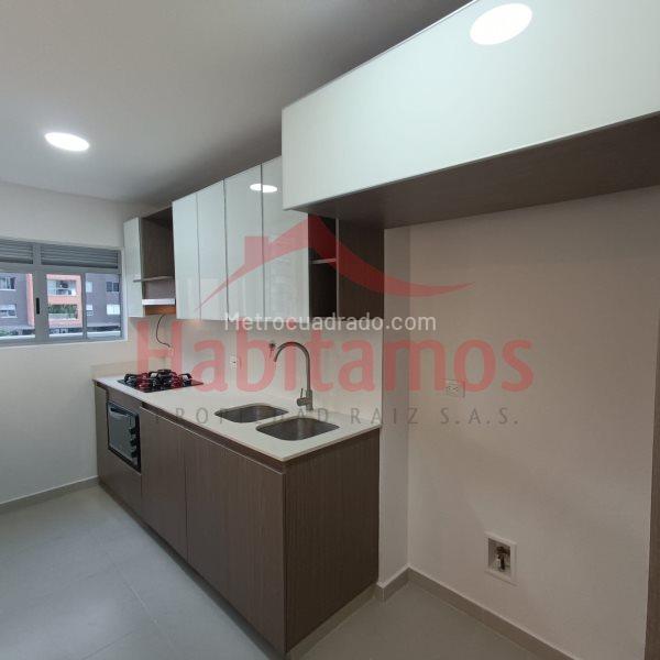 Modern 2BR Apartment with Balcony in Loma de Los Mesa - 5