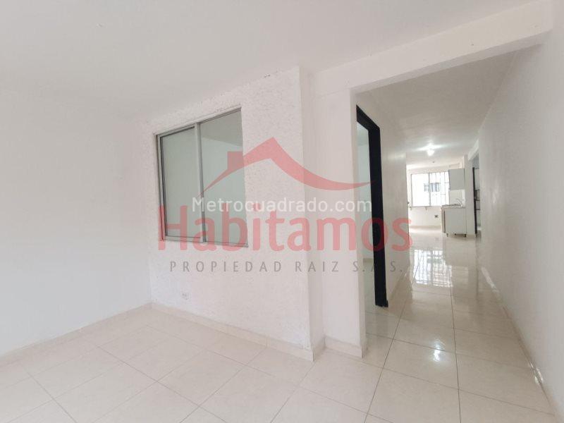 Casa Práctica de 4 Alcobas en Santa Mónica (Belén)