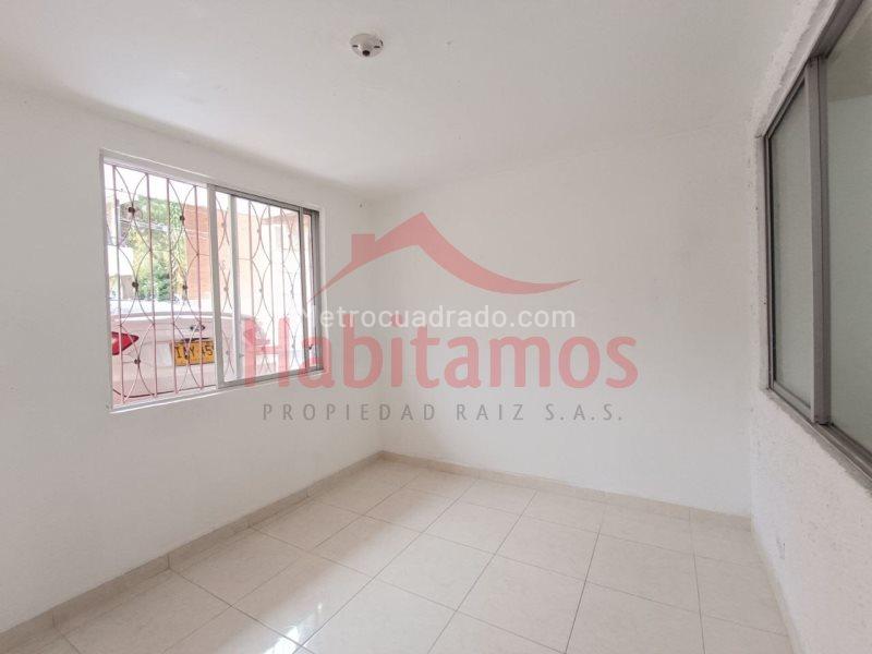 Casa Práctica de 4 Alcobas en Santa Mónica (Belén) - 2