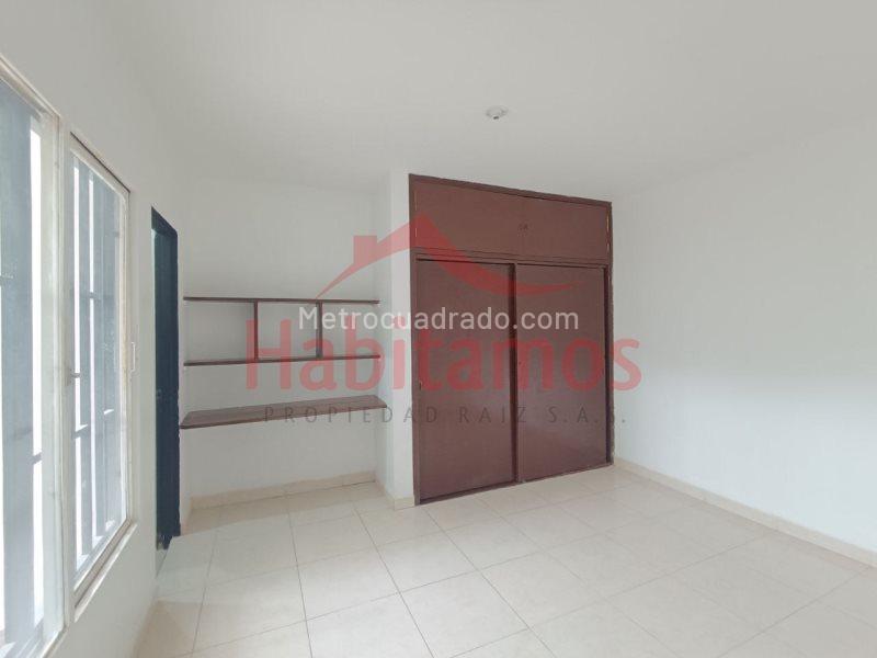 Casa Práctica de 4 Alcobas en Santa Mónica (Belén) - 8