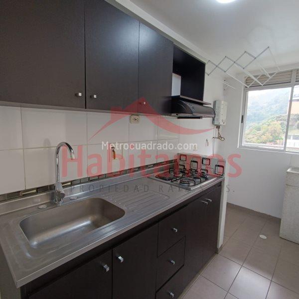 Apartamento moderno de 3 alcobas con balcón en El Trianón