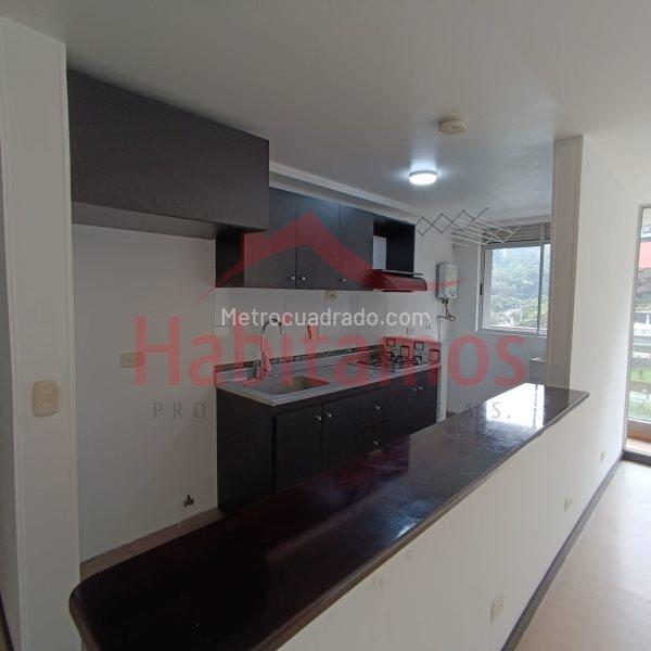 Modern 3BR Apartment with Balcony in El Trianon, Envigado - 4