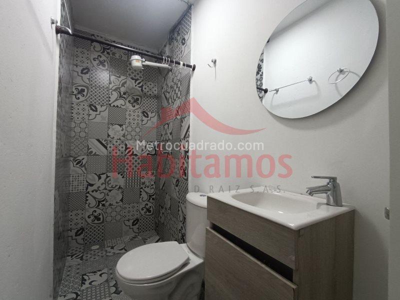 Spacious 5BR House in La America - 4