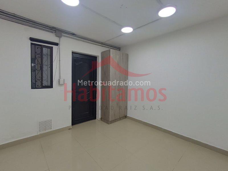 Spacious 5BR House in La America - 6