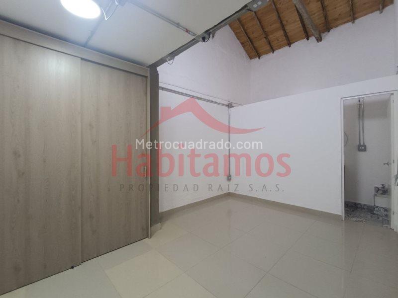 Spacious 5BR House in La America - 7