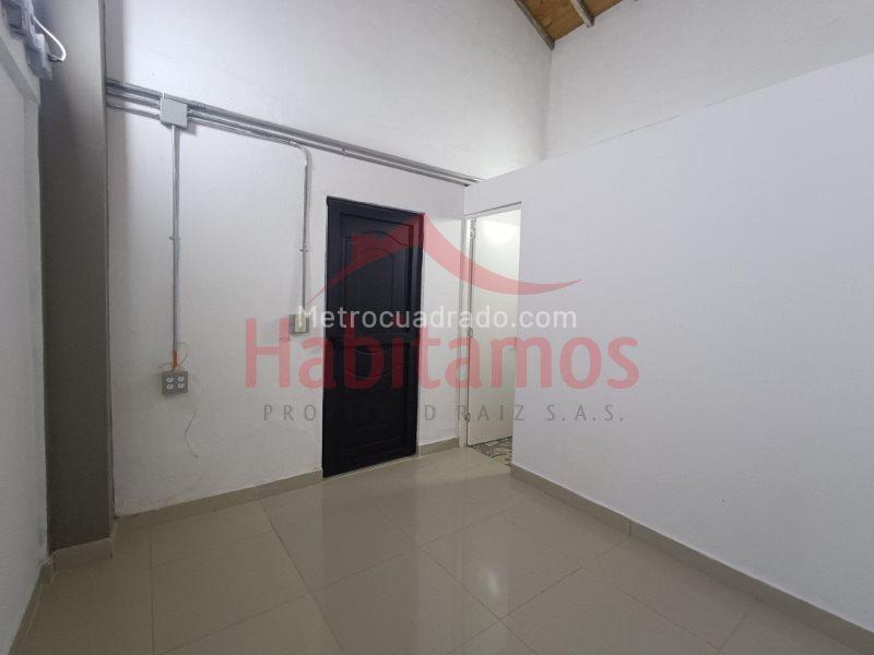 Spacious 5BR House in La America - 8