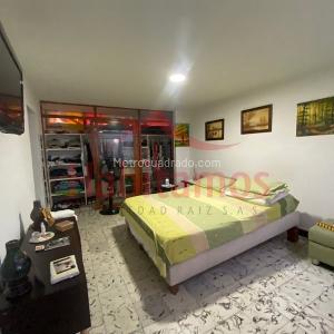 Casa de 5 alcobas en venta en Calasanz, Medellín, 320 m² · foto 8 de 20