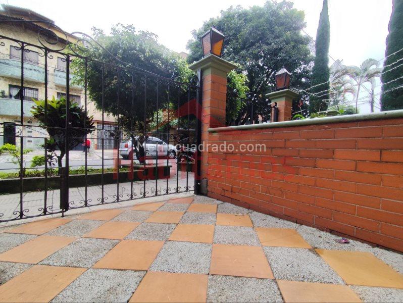 Apartamento de 2 Alcobas en Belén con Patios