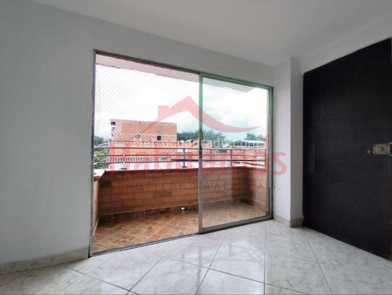 Affordable 3BR Apartment in Calasanz - 2