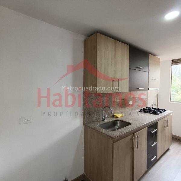 Stylish 3BR Apartment in Los Balsos, El Poblado - 4