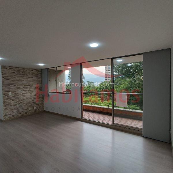 Stylish 3BR Apartment in Los Balsos, El Poblado - 9