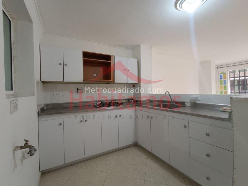 Apartamento de 2 Alcobas en Almería (Estrato 5, Piso 1) - 2