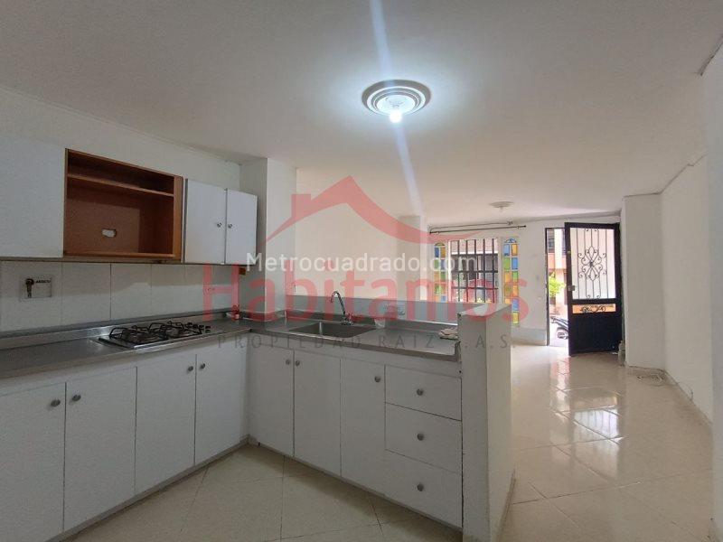 Apartamento de 2 Alcobas en Almería (Estrato 5, Piso 1) - 3