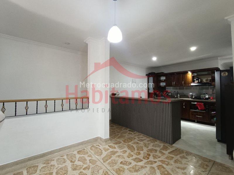 Spacious 5BR House in Laureles