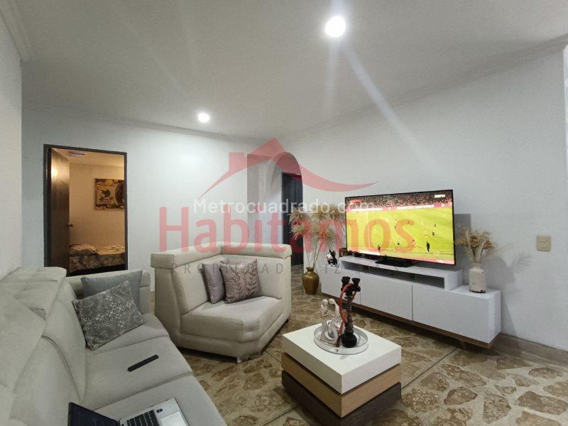 Spacious 5BR House in Laureles - 4