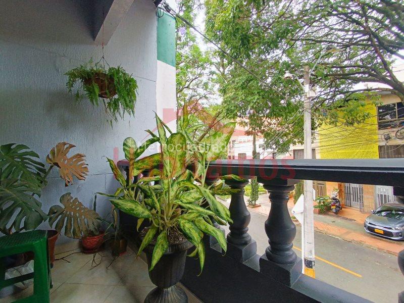Spacious 5BR House in Laureles - 6
