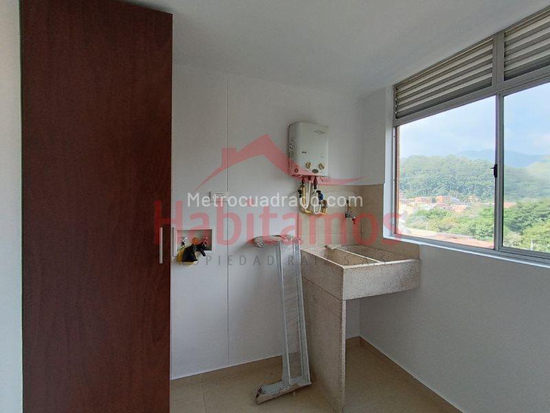 3BR Apartment for Rent in Belún (Stratum 4) - 2