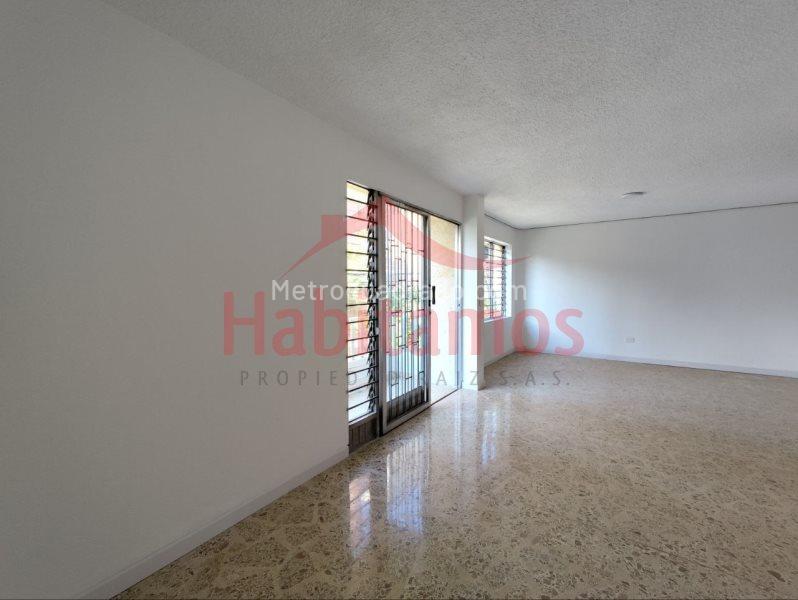 Casa Cómoda de 3 Alcobas en Laureles