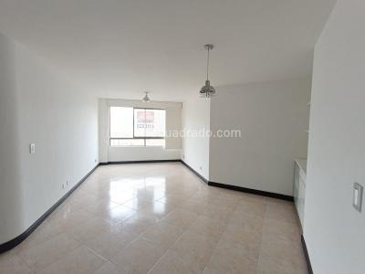 Apartamento de 3 alcobas en arriendo en El Poblado, Medellín, 86 m² · foto 2 de 18