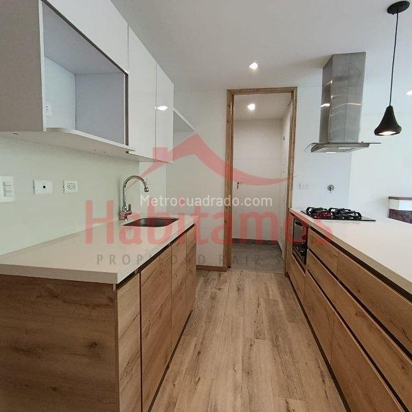Luxury 2BR Apartment with Jacuzzi & Gym in Vereda La Fe - 2