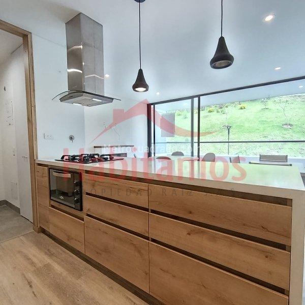 Luxury 2BR Apartment with Jacuzzi & Gym in Vereda La Fe - 3