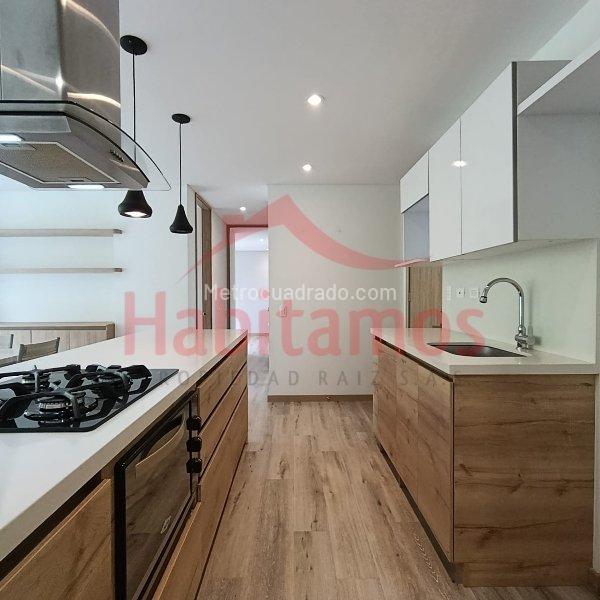 Luxury 2BR Apartment with Jacuzzi & Gym in Vereda La Fe - 5