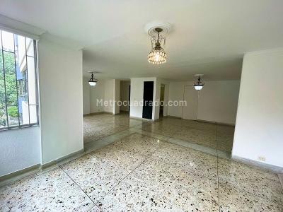 Apartamento de 3 alcobas en venta en Laureles, Medellín, 195 m² · foto 2 de 18
