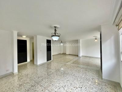 Apartamento de 3 alcobas en venta en Laureles, Medellín, 195 m² · foto 3 de 18