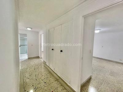 Apartamento de 3 alcobas en venta en Laureles, Medellín, 195 m² · foto 5 de 18