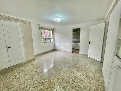 Apartamento de 3 alcobas en venta en Laureles, Medellín, 195 m² · foto 8 de 18