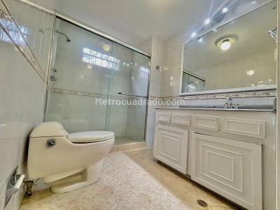 Apartamento de 3 alcobas en venta en Laureles, Medellín, 195 m² · foto 12 de 18
