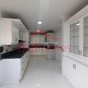Apartamento de 4 alcobas en arriendo en El Poblado, Medellín, 200 m² · foto 5 de 20