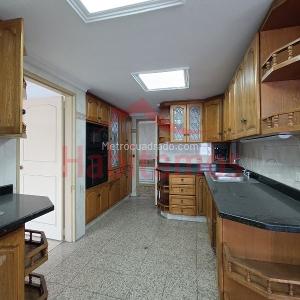 Apartamento de 4 alcobas en arriendo en Villa Nueva, Medellín, 236 m² · foto 2 de 20