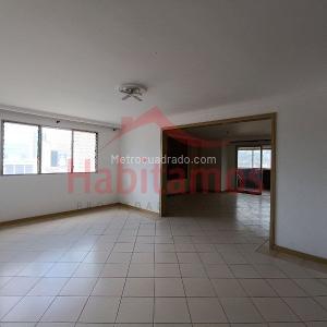 Apartamento de 4 alcobas en arriendo en Villa Nueva, Medellín, 236 m² · foto 7 de 20