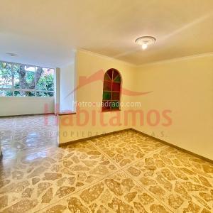 Apartamento de 2 alcobas en venta en Laureles, Medellín, 79 m² · foto 2 de 16