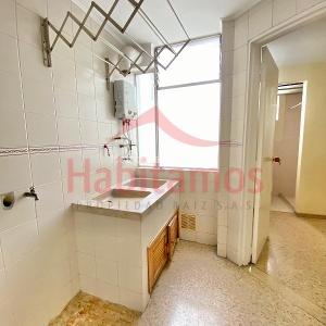 Apartamento de 2 alcobas en venta en Laureles, Medellín, 79 m² · foto 6 de 16