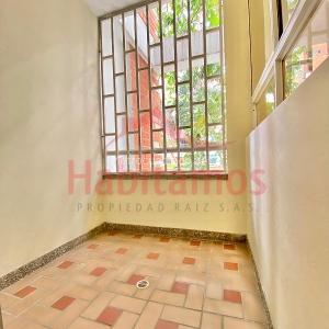 Apartamento de 2 alcobas en venta en Laureles, Medellín, 79 m² · foto 13 de 16