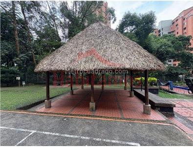 Apartamento de 4 alcobas en venta en El Poblado, Medellín, 229 m² · foto 17 de 20