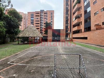 Apartamento de 4 alcobas en venta en El Poblado, Medellín, 229 m² · foto 18 de 20