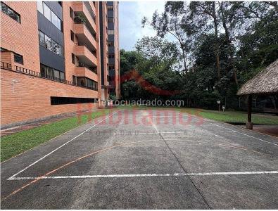 Apartamento de 4 alcobas en venta en El Poblado, Medellín, 229 m² · foto 19 de 20