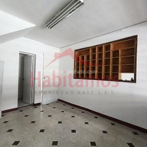 Casa de 5 alcobas en arriendo en Rosales, Medellín, 320 m² · foto 2 de 20