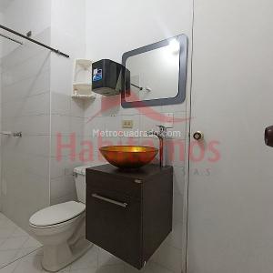 Casa de 5 alcobas en arriendo en Rosales, Medellín, 320 m² · foto 3 de 20