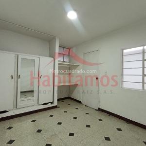 Casa de 5 alcobas en arriendo en Rosales, Medellín, 320 m² · foto 8 de 20