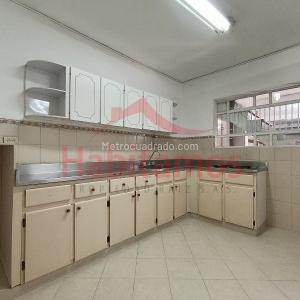 Casa de 5 alcobas en arriendo en Rosales, Medellín, 320 m² · foto 12 de 20