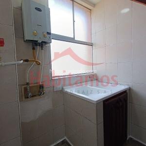 Apartamento de 3 alcobas en arriendo en Campo Alegre, Medellín, 105 m² · foto 3 de 19
