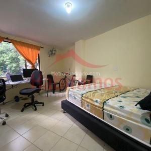 Apartamento de 2 alcobas en venta en Laureles, Medellín, 75 m² · foto 5 de 12
