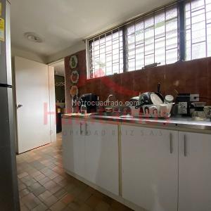Apartamento de 2 alcobas en venta en Laureles, Medellín, 75 m² · foto 9 de 12
