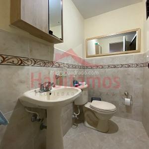 Apartamento de 2 alcobas en venta en Laureles, Medellín, 75 m² · foto 10 de 12