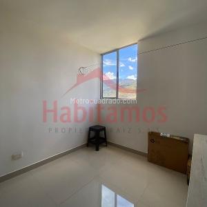 Apartamento de 3 alcobas en venta en La Navarra, Bello, 49 m² · foto 8 de 19
